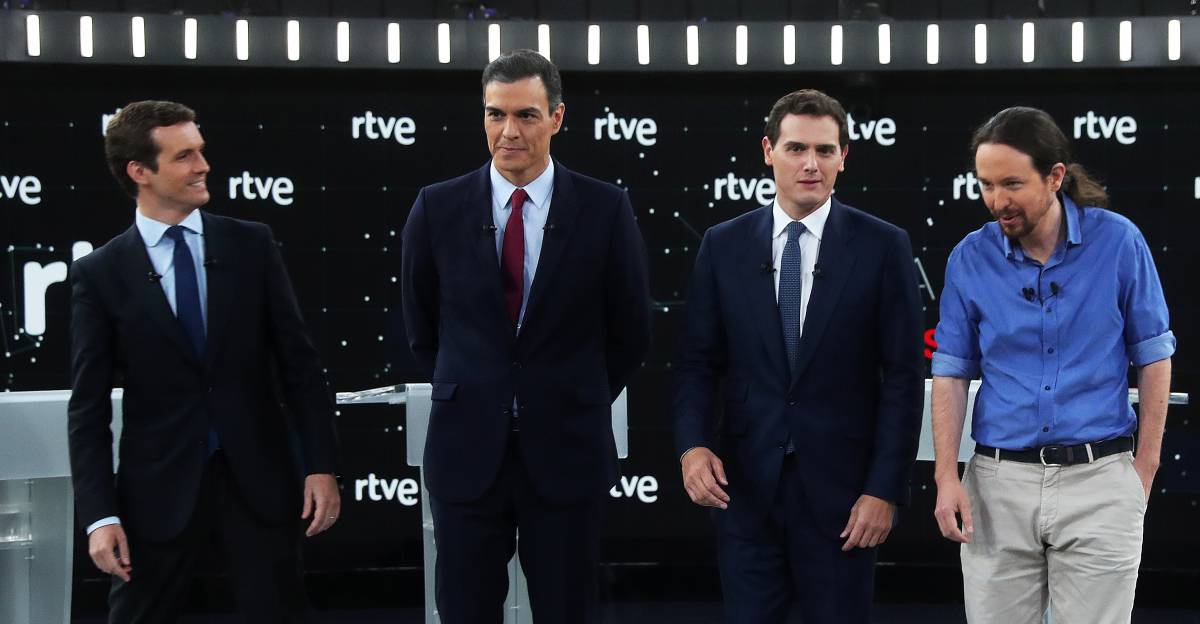 De izquierda a derecha, los candidatos Pablo Casado (PP), Pedro Sánchez (PSOE), Albert Rivera (Ciudadanos) y Pablo Iglesias (Podemos), durante el debate de RTVE, este lunes.
