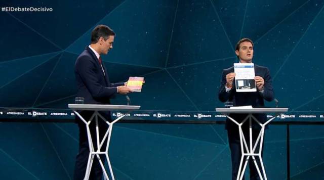 Sánchez y Rivera, en un momento del debate.