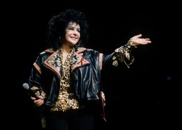 ¿Cómo pudo el autor del obituario de Elizabeth Taylor morir seis años antes que ella?