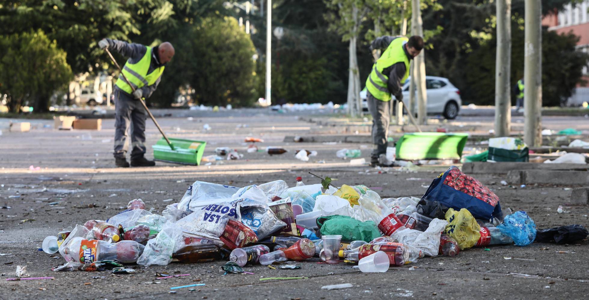 La basura de San Cemento, el 'macrobotellón' de la Complutense