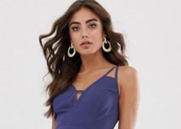 ASOS truca un vestido con pinzas de la ropa para entallarlo más