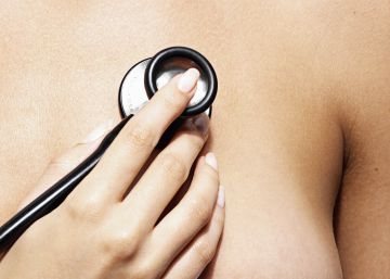 Cinco autoexámenes de salud que toda mujer debería hacerse en casa