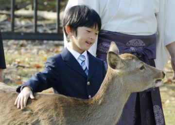 Aparecen dos cuchillos en el pupitre del príncipe heredero de Japón