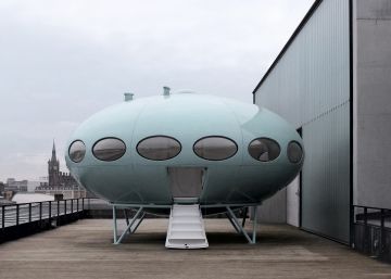 ‘Houses’ con forma de platillo volante, enterradas o suspendidas sobre el mar