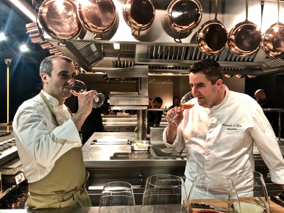 LOS DOS CHEFS, ROMAIN FORNELL Y ALBERT BORONAT EN LA BARRA DE CAELIS CAPEL