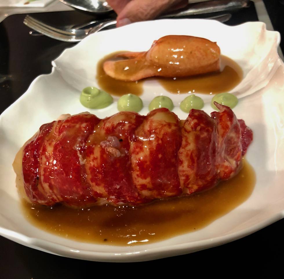 BOGAVANTE A LA PRENSA, PINZAS Y COLAS BAÑADAS CON EL JUGO DE SUS CABEZAS CAPEL