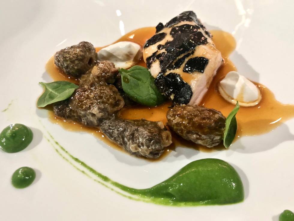 POULARDA ASADA EN VEGIJA CON TRUFAS Y COLMENILLAS CAPEL