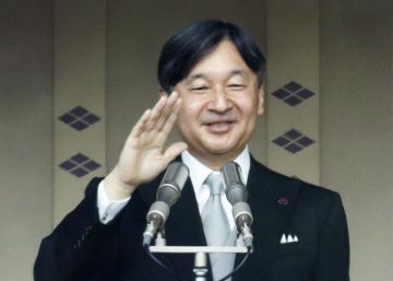El nuevo emperador de Japón saluda por primera vez al público