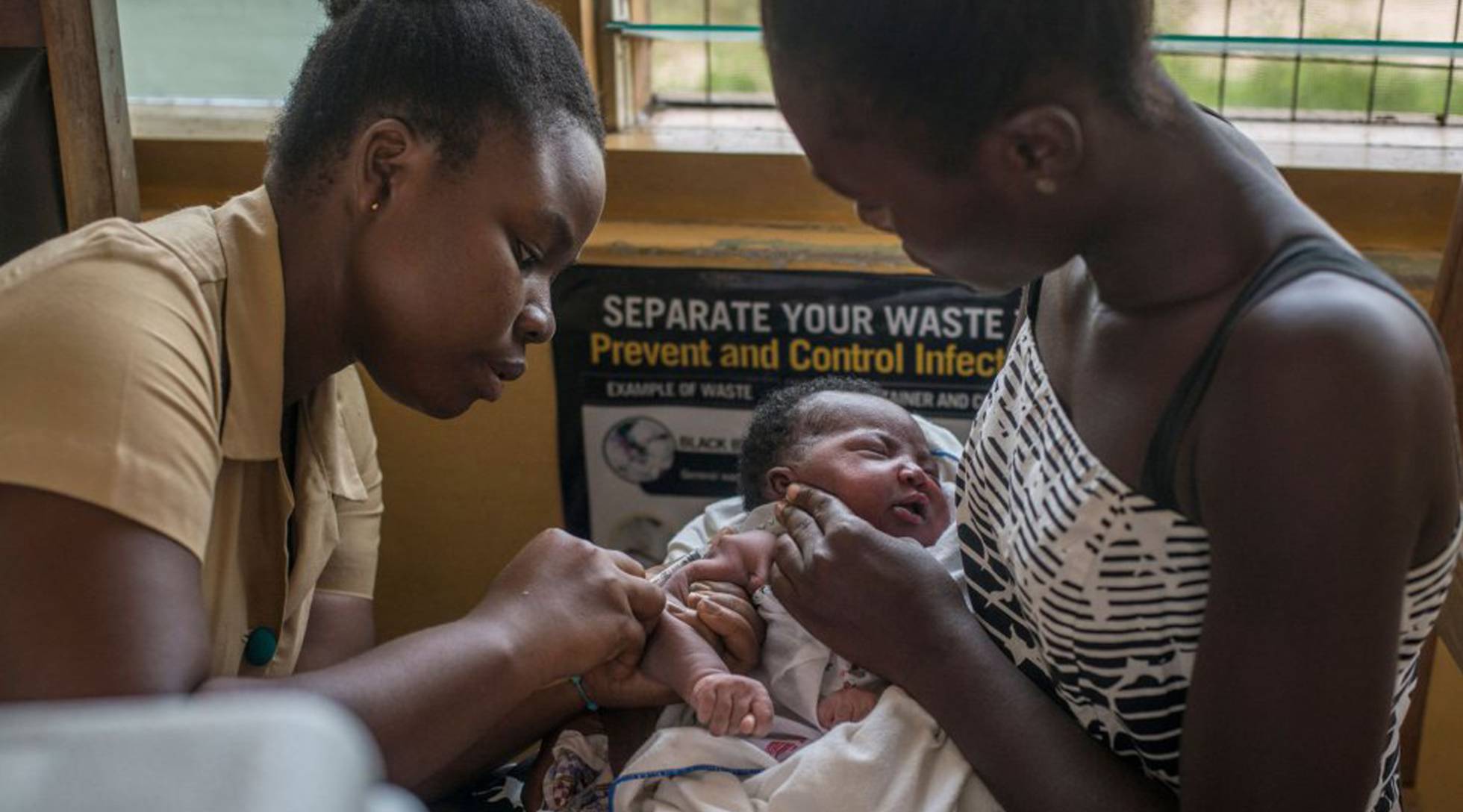 Primer día de vacunación contra la malaria en Ghana
