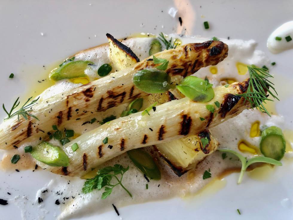 ESPÁRRAGOS A LA PARRILLA CON MELÓN. RESTAURANTE VERDUARTE (PAMPLONA) CAPEL