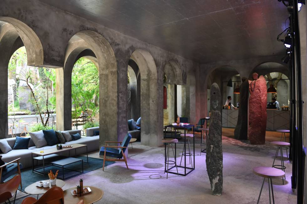 El hormigón robusto, con sus manchas e imperfecciones, se ha convertido en una de las grandes tendencias decorativas. Muestra de ello es la casa del artista catalán Xavier Corberó.