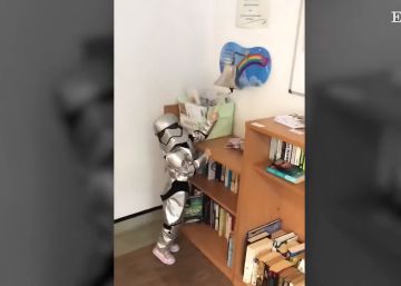 La niña de 4 años que se disfraza de soldado imperial para celebrar el final de su tratamiento contra el cáncer