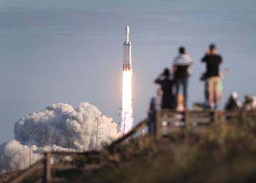 A nova corrida dos EUA para ir à Lua com a força de empresários bilionários