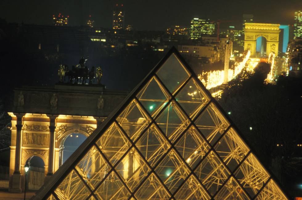 piramide louvre ieoh ming pei
