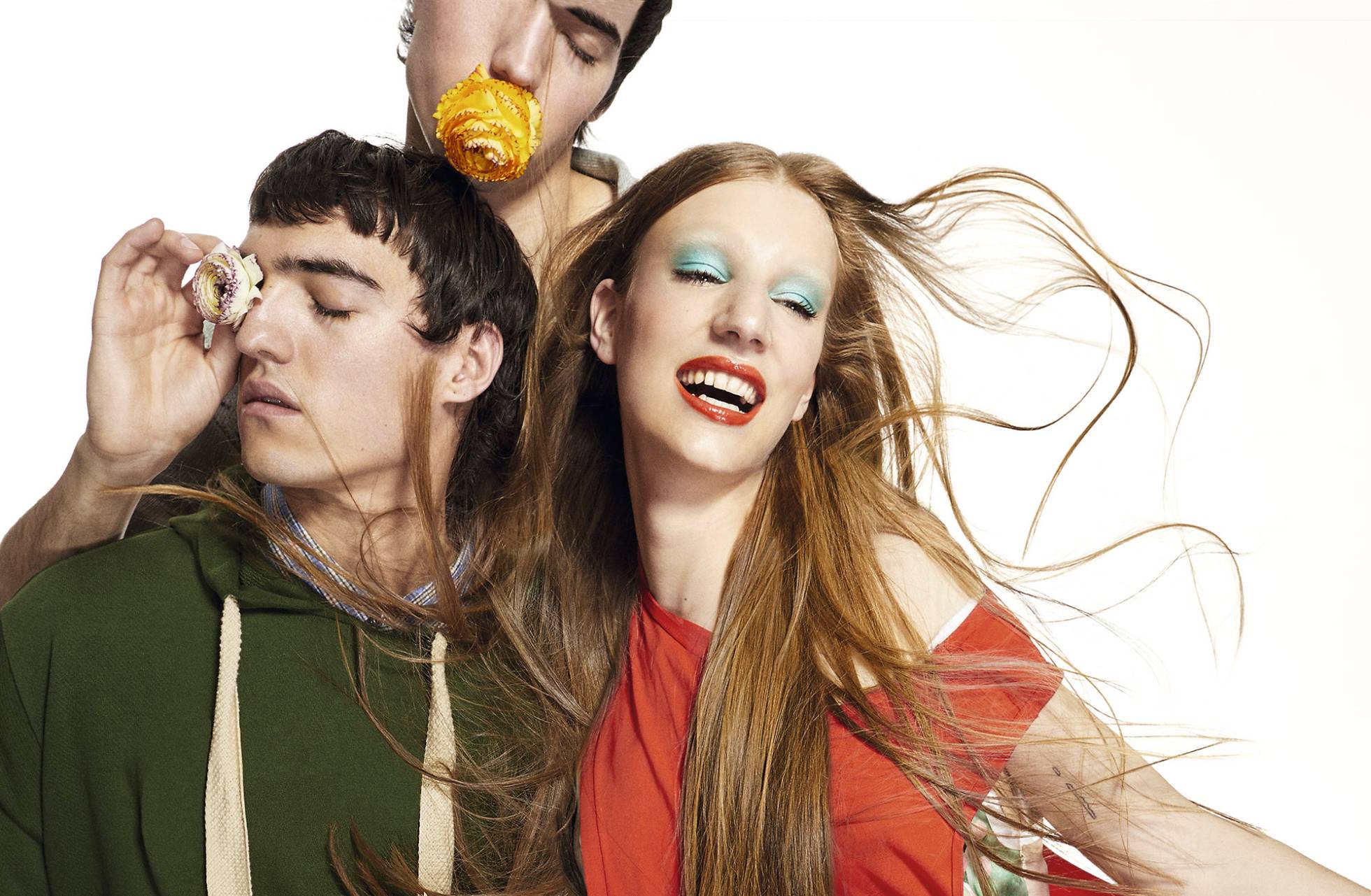 Estampados ‘hippies’ y tejidos satinados, las tendencias para este verano