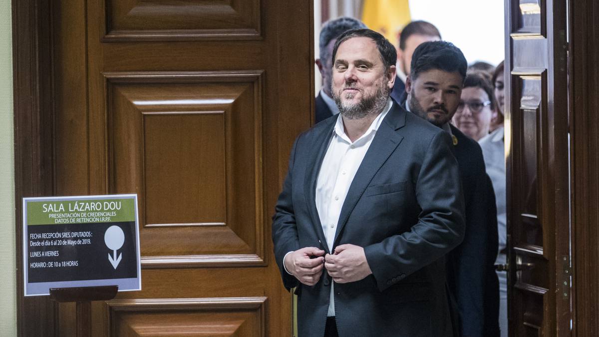 Junqueras, tras firmar su acta.
