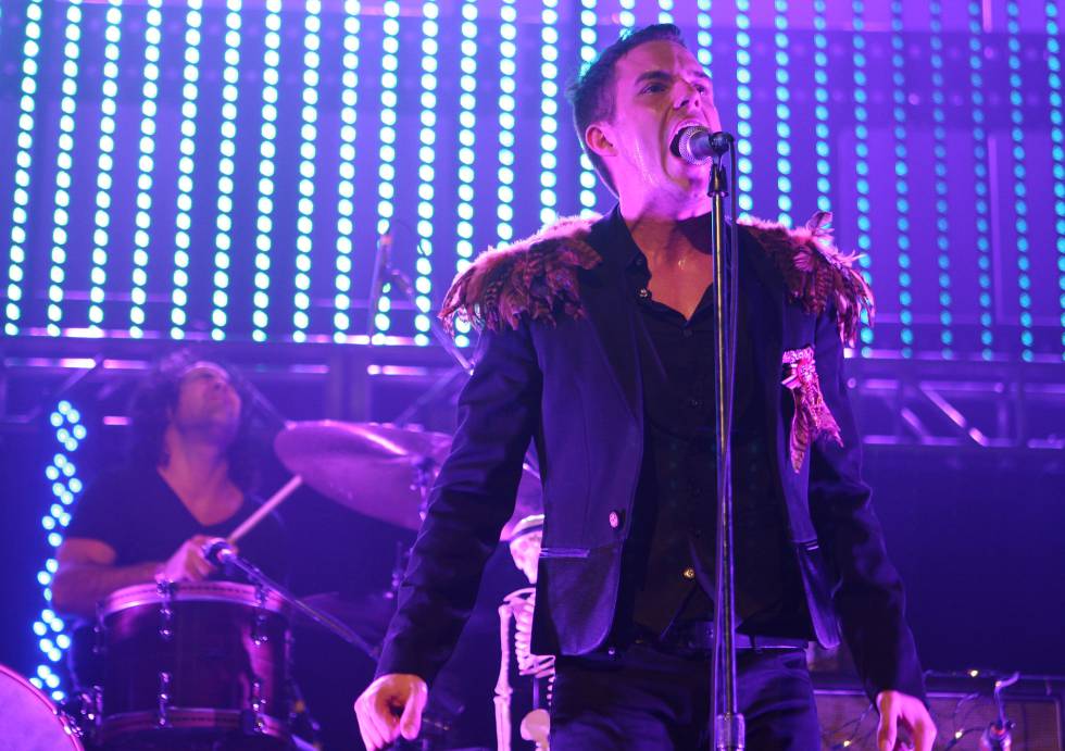 Brandon Flowers defiende hasta las incorrecciones gramaticales de 'Human'.
