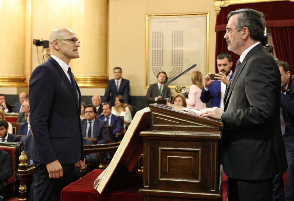 Raül Romeva (l) and Manuel Cruz in the Senate today.