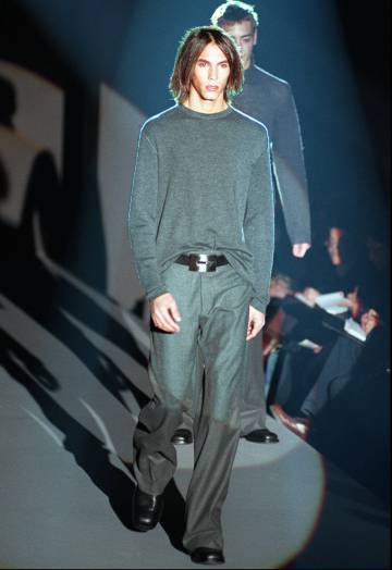 Uno de los 'looks' más aplaudidos del desfile Otoño Invierno de Gucci celebrado en Milán en 1997.