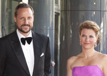 Haakon de Noruega plantea la renuncia de su hermana