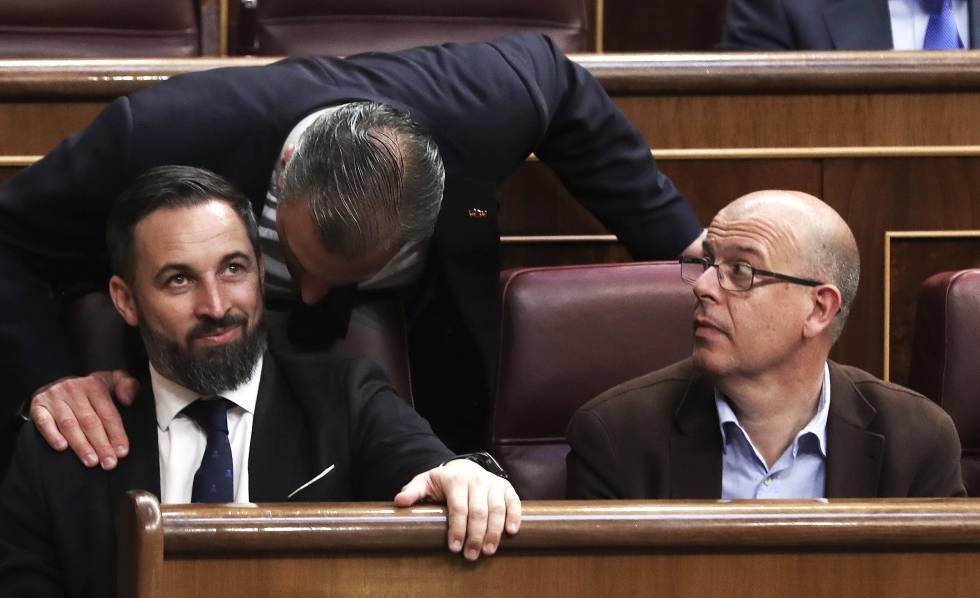 Vox leader Santiago Abascal (left) and Catalan Socialist José Zaragoza.