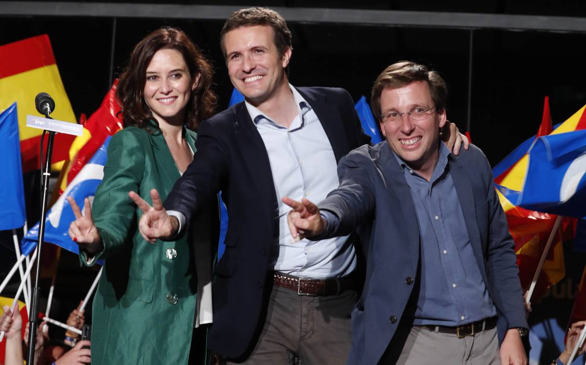Díaz Ayuso, Casado y Martínez Almeida celebran los resultados.