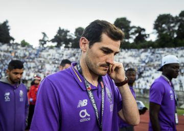 Iker Casillas se rompe ante el homenaje del Oporto tras su infarto