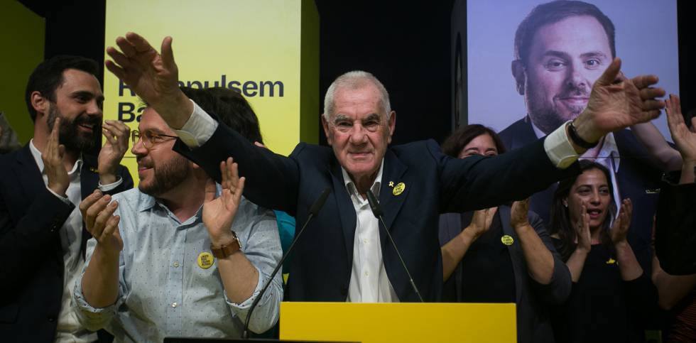 ERC mayoral candidate Ernest Maragall celebrates the election results.
