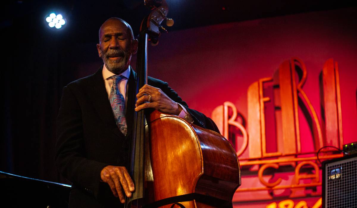 Ron Carter, el hombre que abrazaba al gigante de las cuatro cuerdas