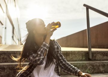 Por qué beber alcohol está peor visto si eres mujer, y no debería
