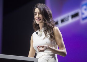 Amal Clooney exerceix d’activista a Barcelona