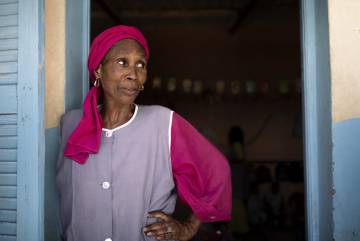 Awa Dia, educadora del grupo de niños de tres años en la guardería Fonk sa Waejur.