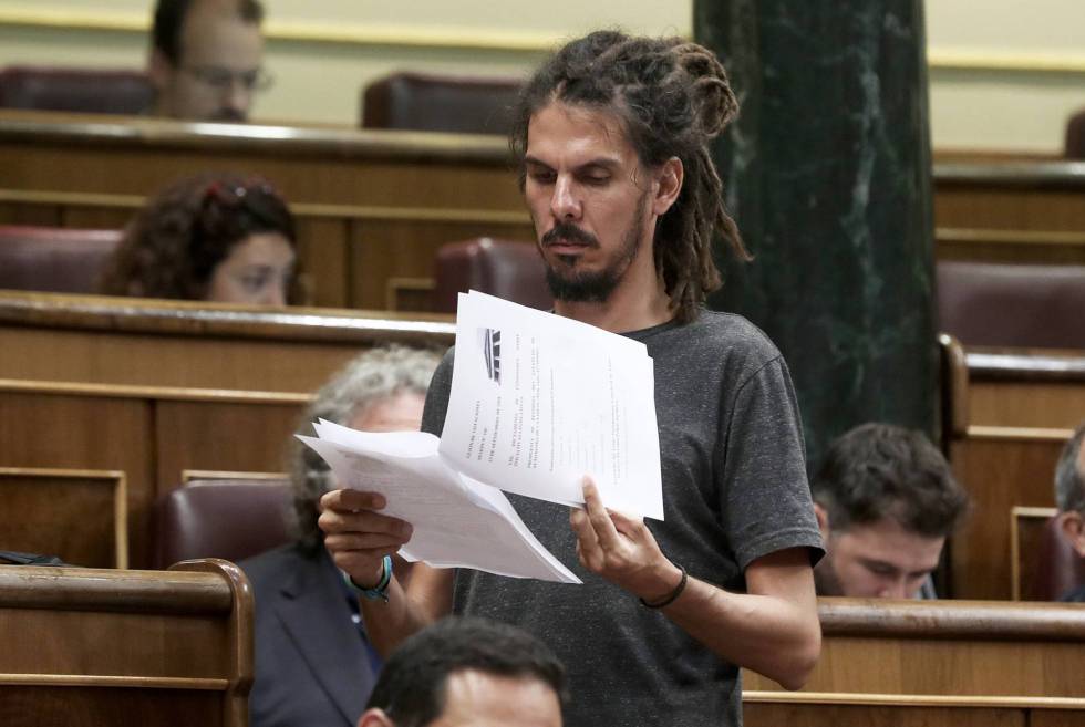 Alberto Rodríguez, en un pleno del Congreso.