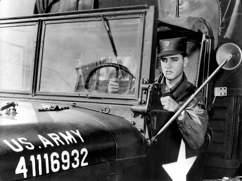 Elvis Presley cuando realizó el servicio militar. Antes de ser una estrella era camionero.