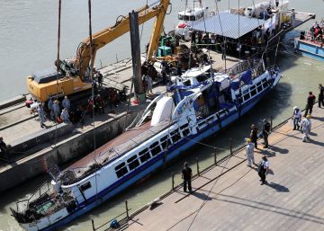 El rescate del barco ‘Sirena’ en el Danubio, en imágenes