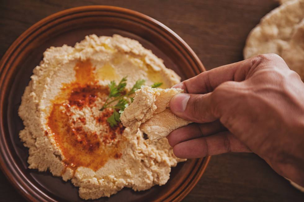 Comemos menos fruta y aceite de oliva, y más dulces y platos preparados. ¿Cómo invertir la tendencia?