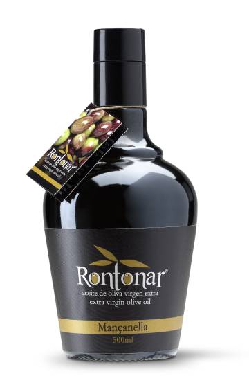 Uno de los tres tipos de aceite que vende Miguel Ángel García.