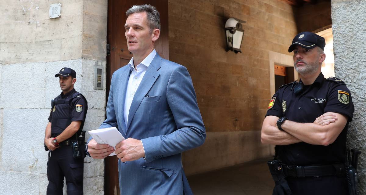 Iñaki Urdangarin sale de la Audiencia de Palma, en junio de 2018.