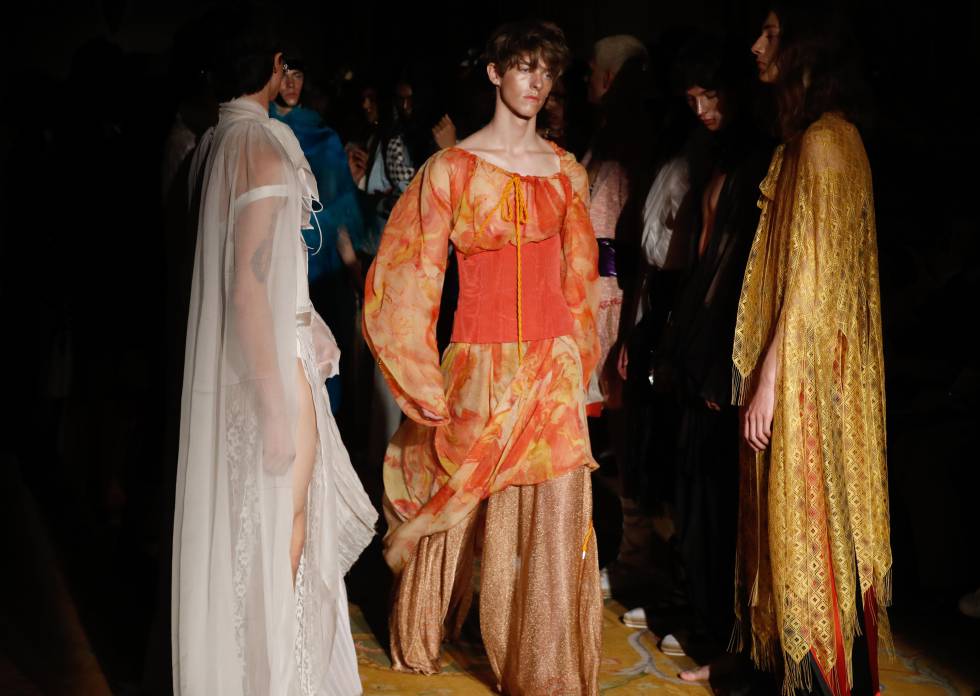 Un instante del desfile parisino de 'Pompeii', la colección primavera verano 2020 de la firma española Palomo Spain.
