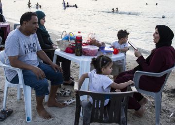 La vida se impone a la guerra en el centro de Trípoli