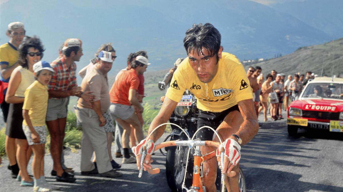 Luis Ocaña subiendo el Col du Galibier en la octava etapa del Tour de Francia 1973.