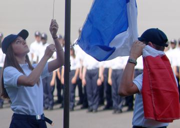 Macron y la nostalgia de la mili en Francia