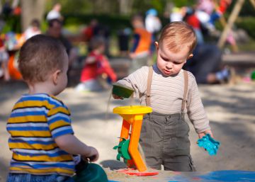 Por qué no debes obligar a tu hijo a socializar