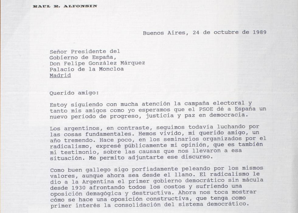 Raúl Alfonsín, en la oposición, hablaba a González de cómo desprestigiaban a