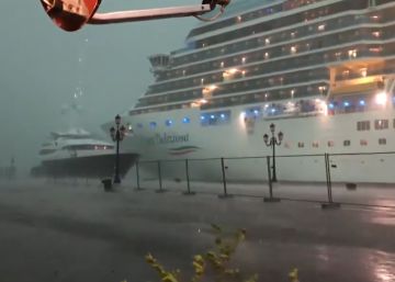 Un crucero pierde el control en plena tormenta en Venecia