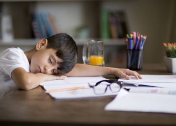 La cara y la cruz de los deberes en verano para los niños