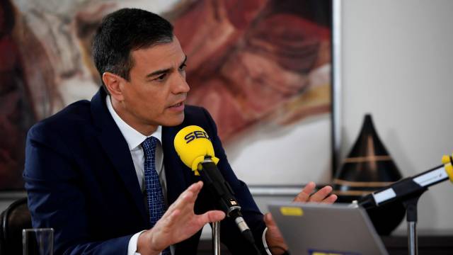 El presidente del Gobierno en funciones, Pedro Sánchez, durante su entrevista en la Cadena SER este jueves.