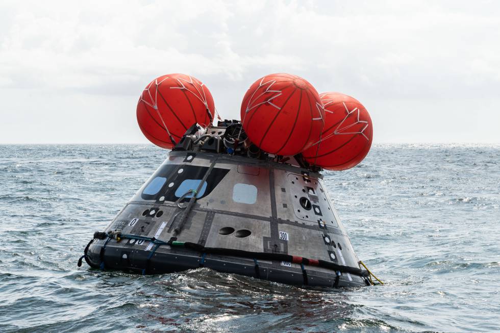 Prueba de amerizaje de la cápsula Orion que llevará astronautas a la Luna