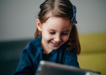 El 77% de las madres con hijos entre tres y cinco años reconoce que estos usan las pantallas