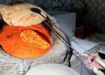 Sin pan para hoy, y con hambre para mañana Sin pan para hoy, y con hambre para mañana